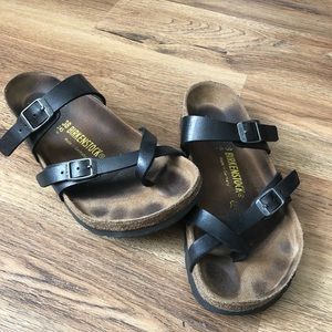 Barely worn Birkenstocks in great condition!
